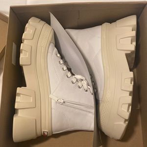 NWT Steve Madden leather platform boots